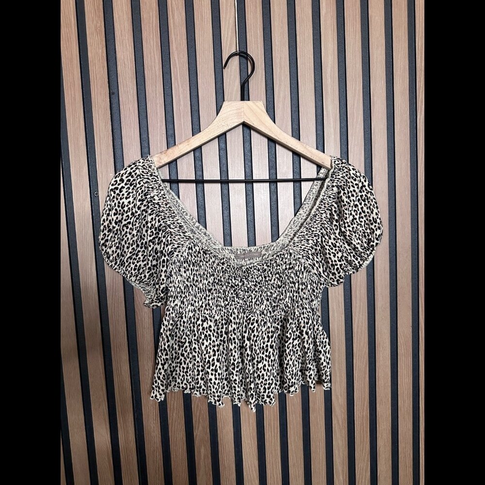 Urban Outfitters Top Small Womens Sexy Cheetah Print Smocked Puff Sleeve Peplum